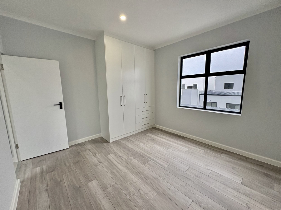 To Let 4 Bedroom Property for Rent in Sandown Western Cape